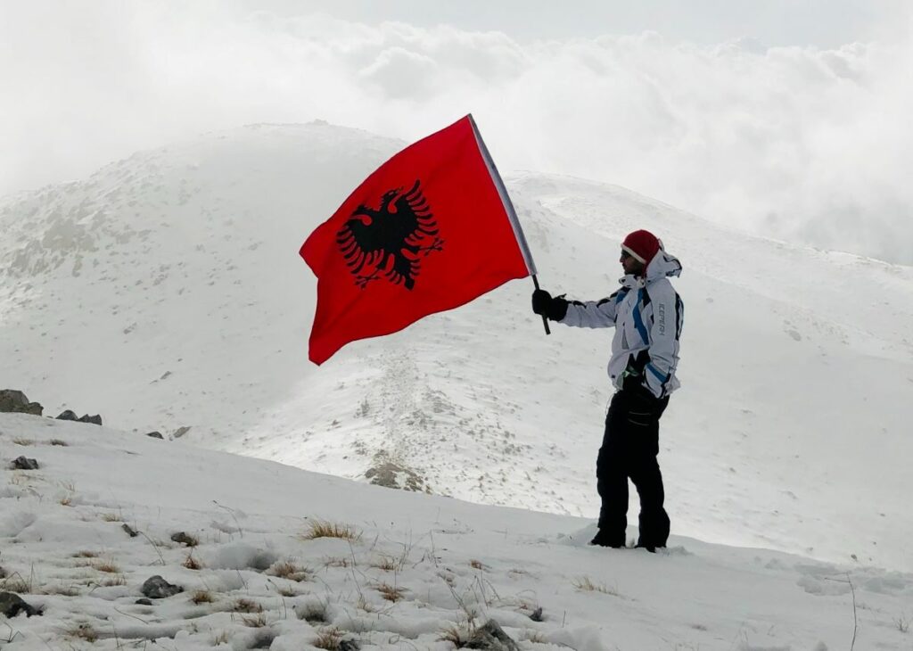 Drapeau Albanais : Couleurs, Origine Et Signification De L'emblème De L ...