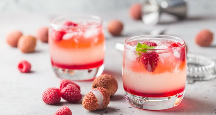 cocktail au litchi et à la rose